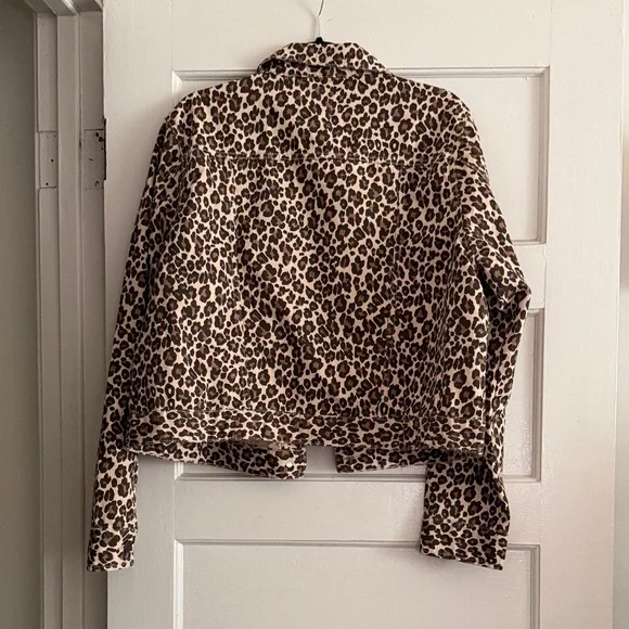 Cotton On Leopard Print Bomber Jacket in Brown and Black - Picture 8 of 8